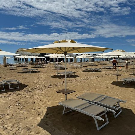 Appart 21 Artistic Beach Apartment Lignano Sabbiadoro Exteriér fotografie